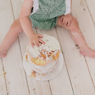 organic natural cake smash | green and white